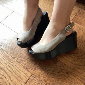 Italian Wedge Sandal in Black & Gray